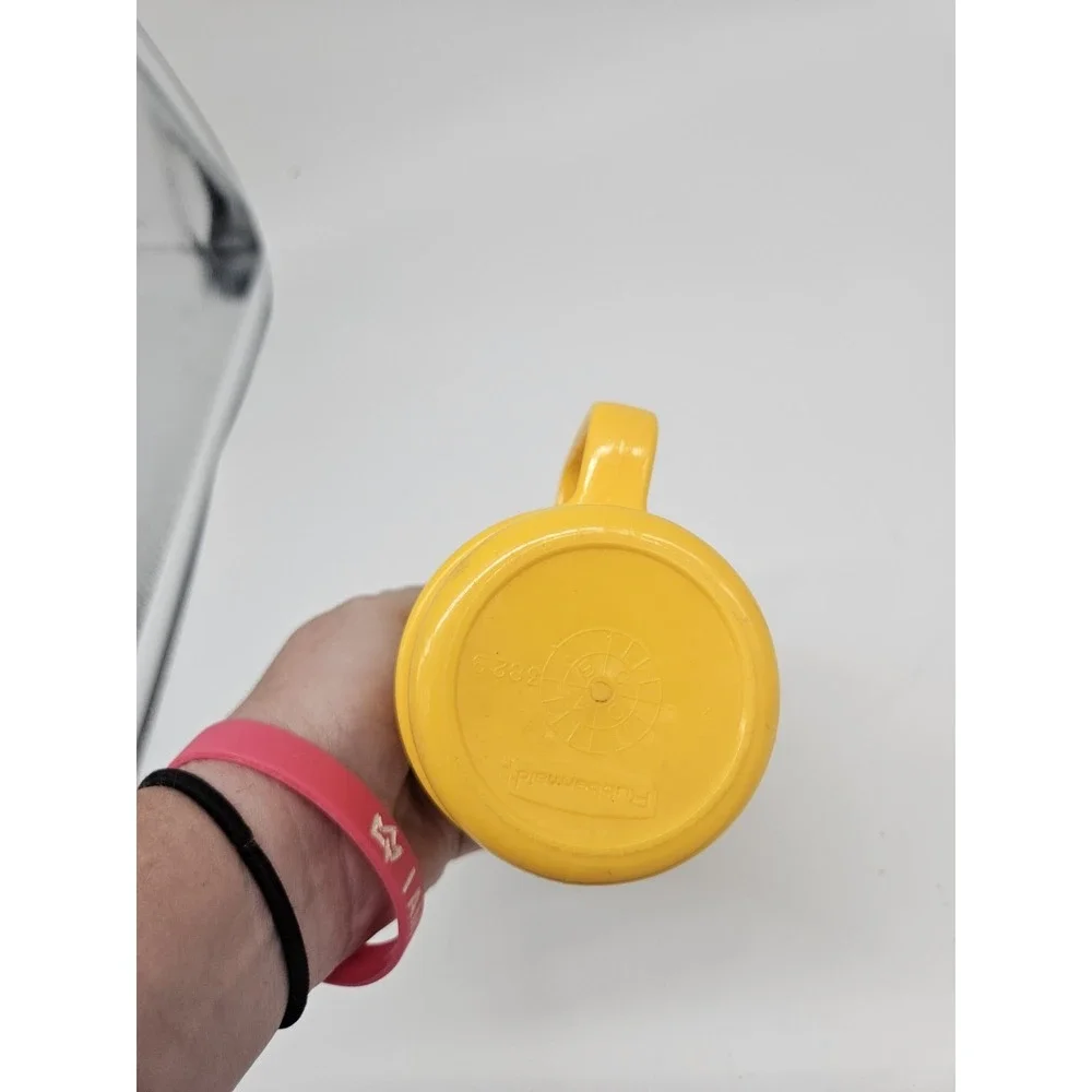 1 Vintage Rubbermaid #3826 Yellow Ribbed Stackable Plastic 5